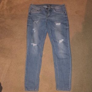 Distressed skinny jeans